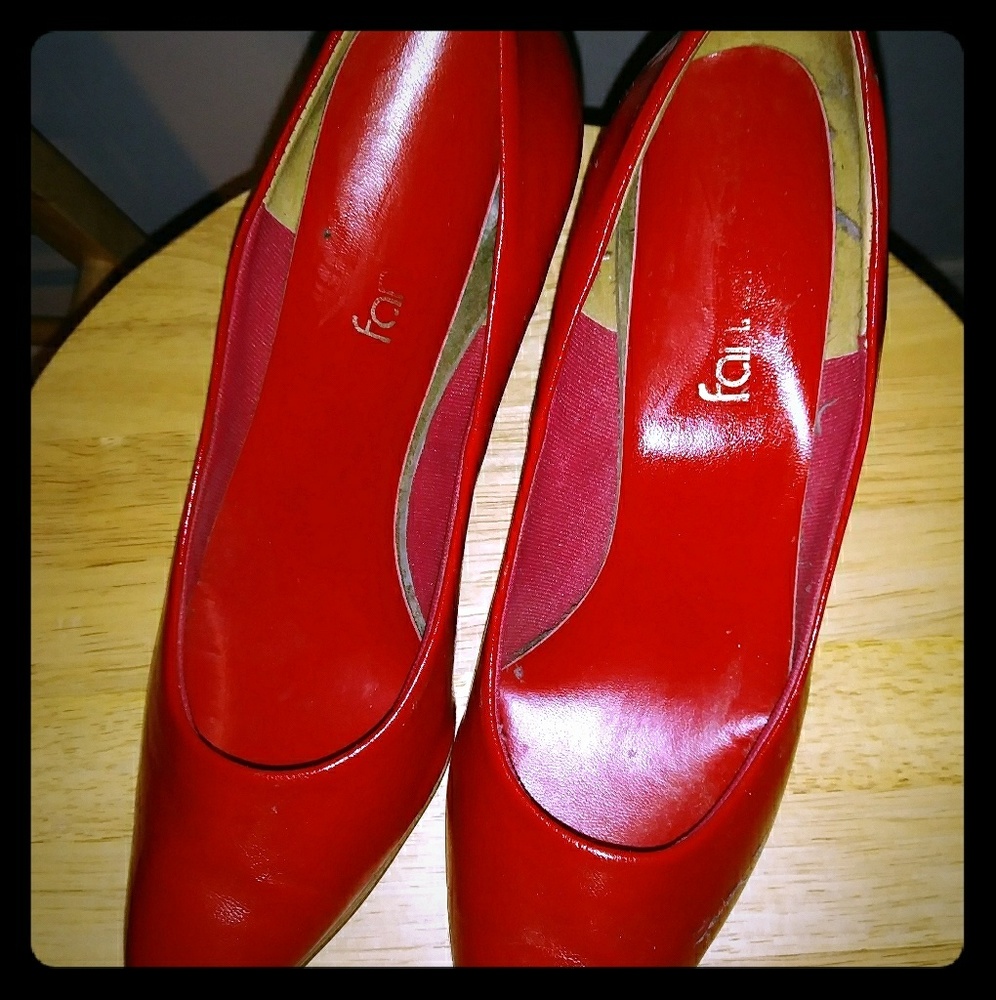 Vintage red pumps